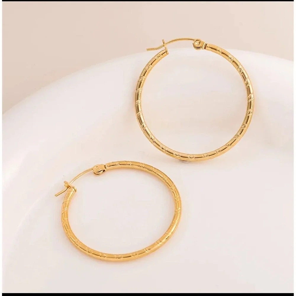 Gold Textured Hoop Earrings Medium Round Latch Back Ribbed Statement High Shine